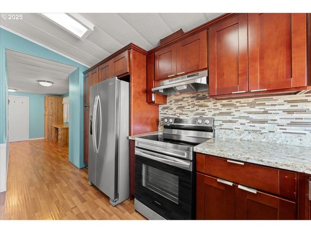 7455 Se KING Rd 11, Milwaukie, OR 97222