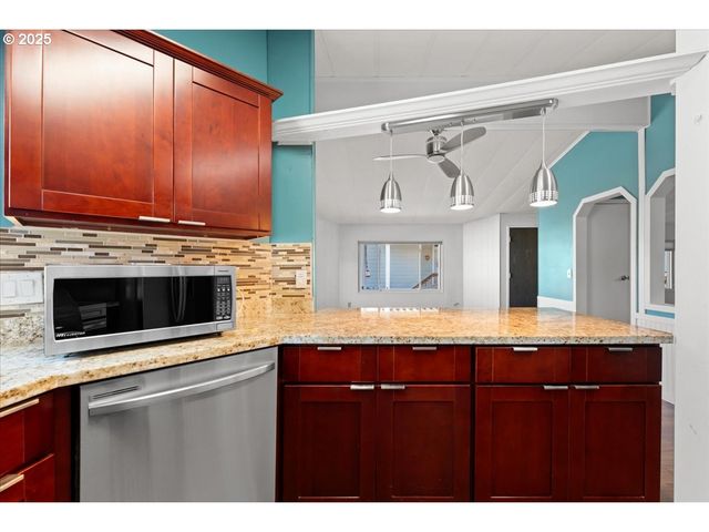 7455 Se KING Rd 11, Milwaukie, OR 97222