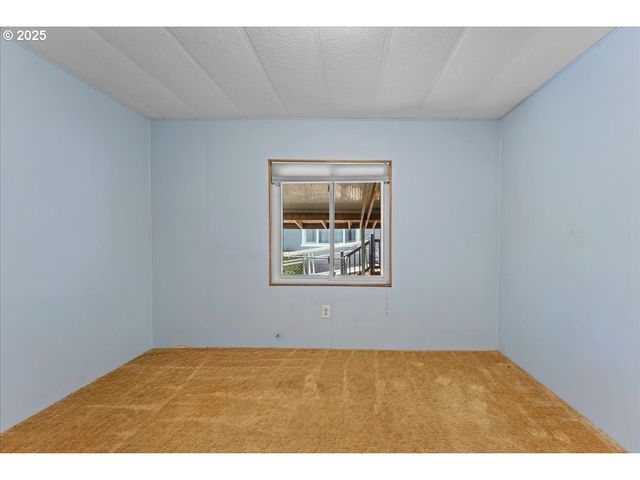 7455 Se KING Rd 11, Milwaukie, OR 97222