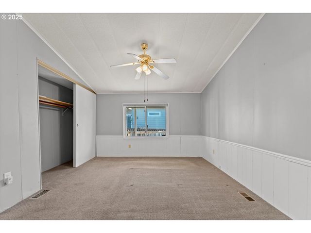 7455 Se KING Rd 11, Milwaukie, OR 97222