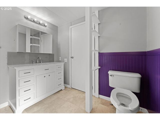 7455 Se KING Rd 11, Milwaukie, OR 97222