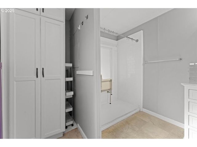 7455 Se KING Rd 11, Milwaukie, OR 97222