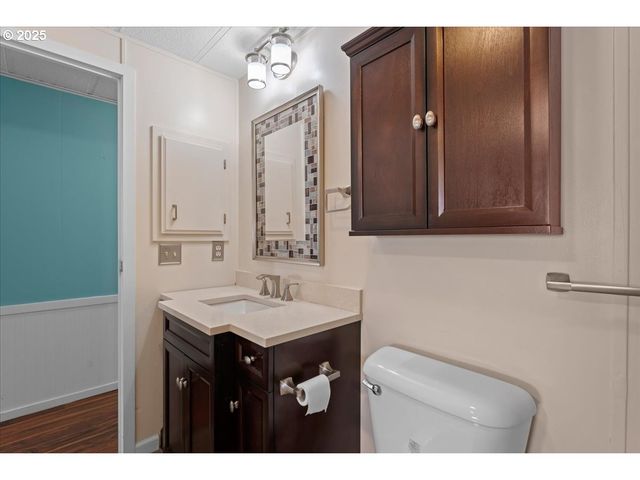 7455 Se KING Rd 11, Milwaukie, OR 97222