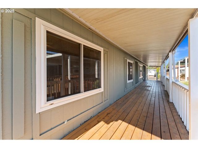 7455 Se KING Rd 11, Milwaukie, OR 97222