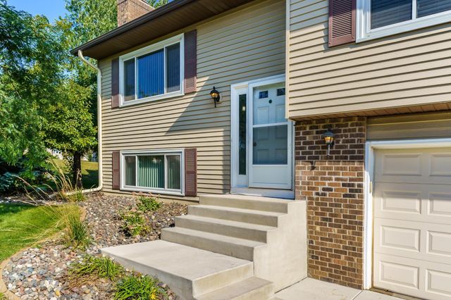 10355 Balsam Lane, Eden Prairie, MN 55347