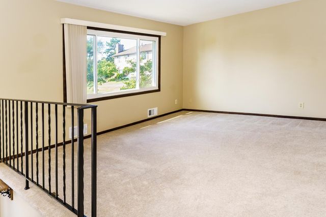 10355 Balsam Lane, Eden Prairie, MN 55347