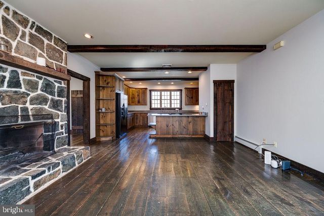 2039 SCHOOL RD, Pottstown, PA 19465