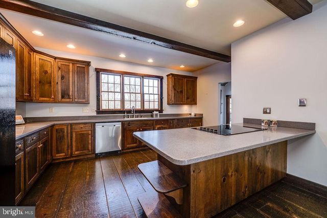 2039 SCHOOL RD, Pottstown, PA 19465