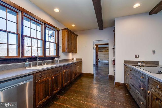 2039 SCHOOL RD, Pottstown, PA 19465