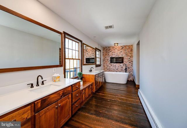 2039 SCHOOL RD, Pottstown, PA 19465