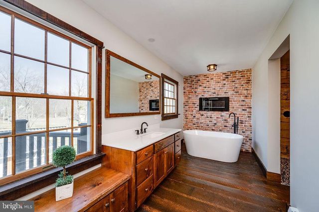 2039 SCHOOL RD, Pottstown, PA 19465