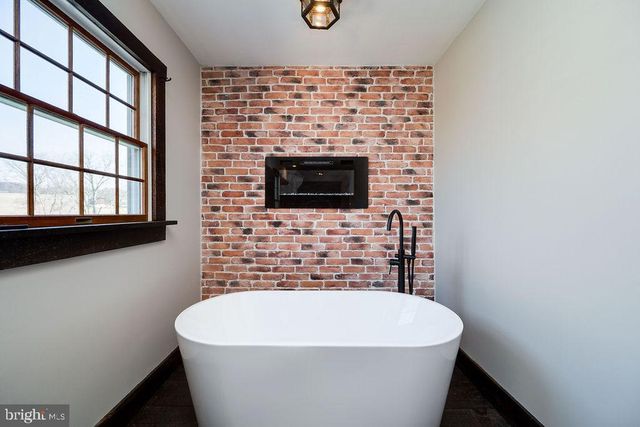 2039 SCHOOL RD, Pottstown, PA 19465