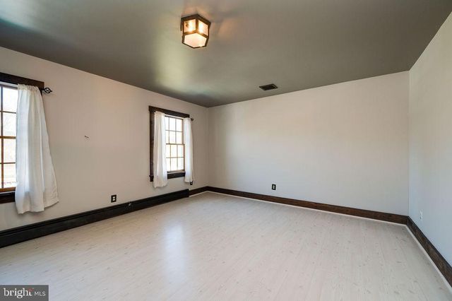 2039 SCHOOL RD, Pottstown, PA 19465