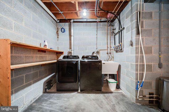 2039 SCHOOL RD, Pottstown, PA 19465