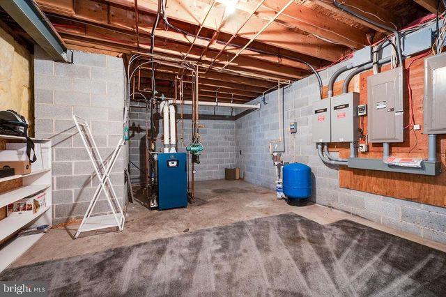 2039 SCHOOL RD, Pottstown, PA 19465