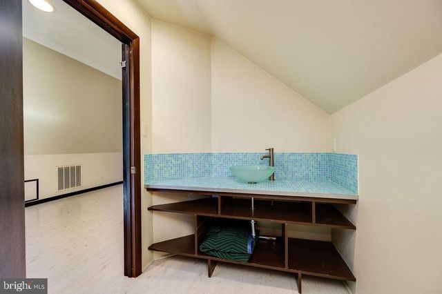 2039 SCHOOL RD, Pottstown, PA 19465