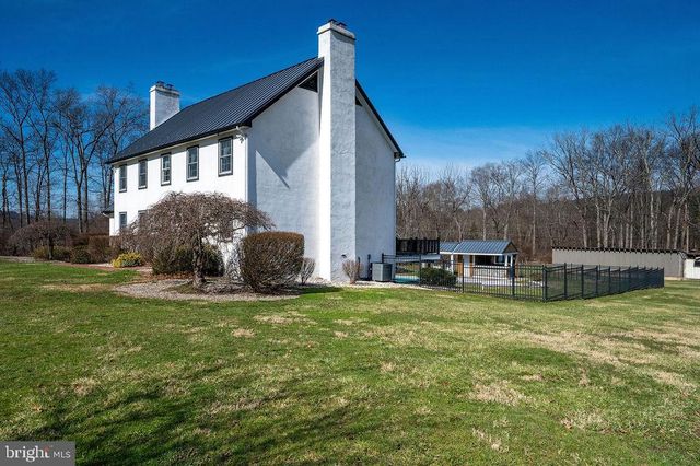 2039 SCHOOL RD, Pottstown, PA 19465