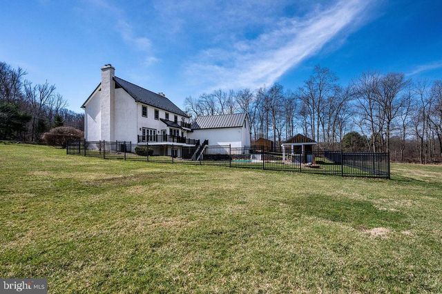 2039 SCHOOL RD, Pottstown, PA 19465