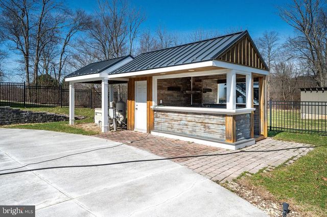 2039 SCHOOL RD, Pottstown, PA 19465