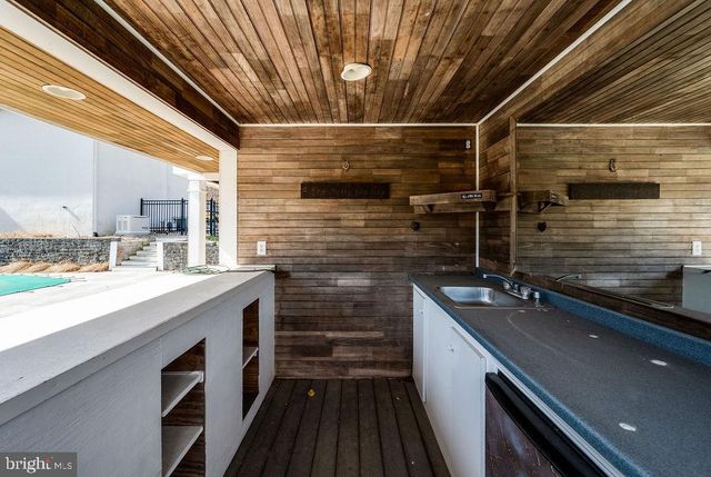 2039 SCHOOL RD, Pottstown, PA 19465