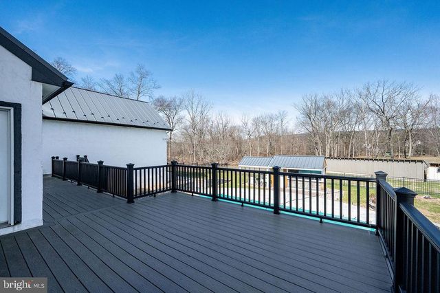 2039 SCHOOL RD, Pottstown, PA 19465