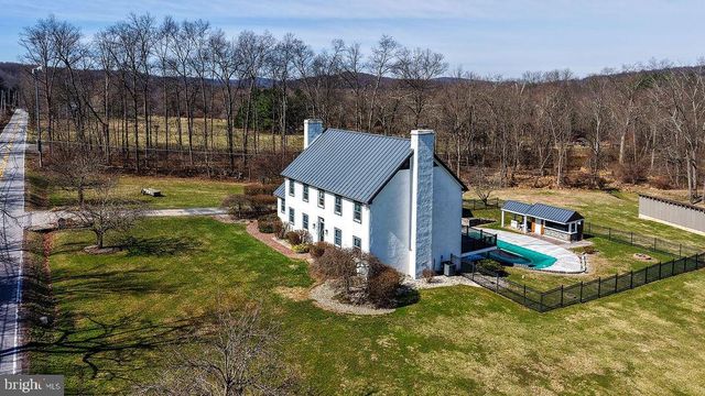 2039 SCHOOL RD, Pottstown, PA 19465