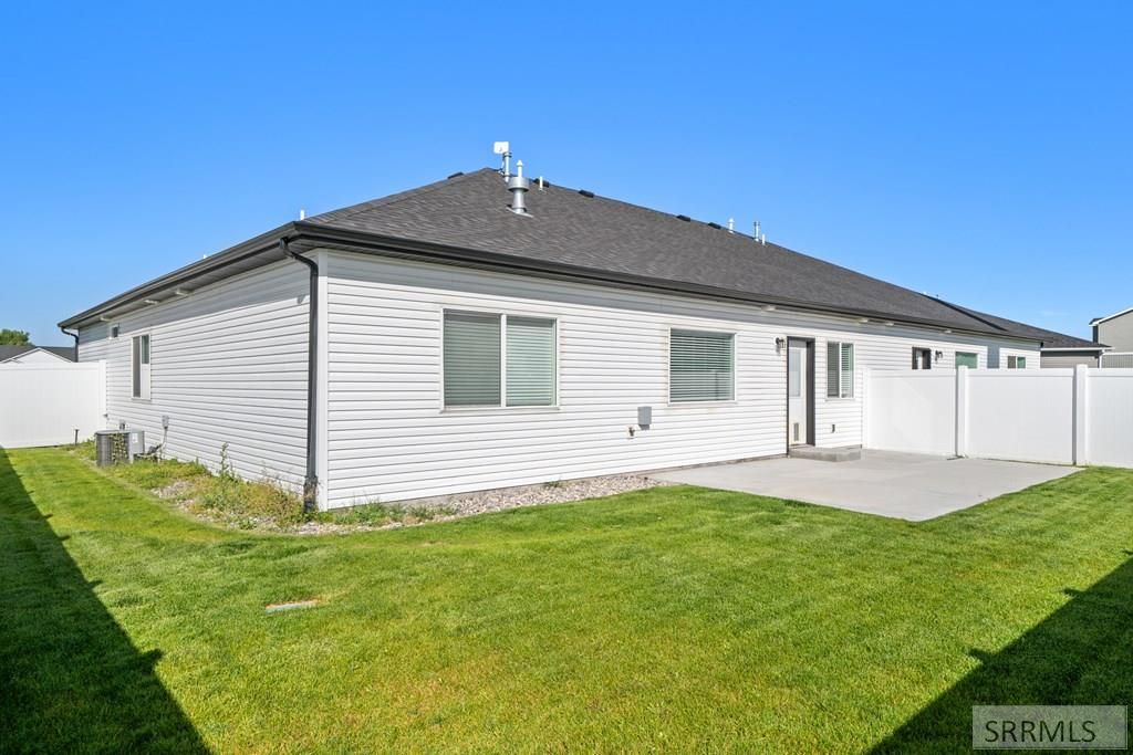 Image 2 of property listing at 281 Park View Loop, Shelley, ID 83274