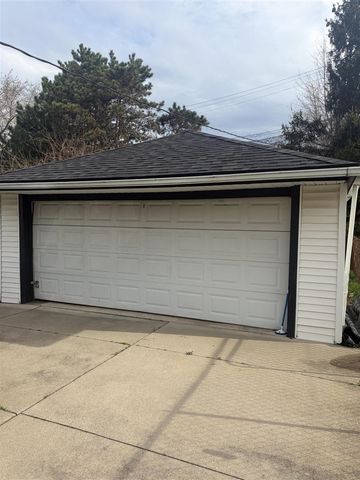18723 Woodland Street, Harper Woods, MI 48225