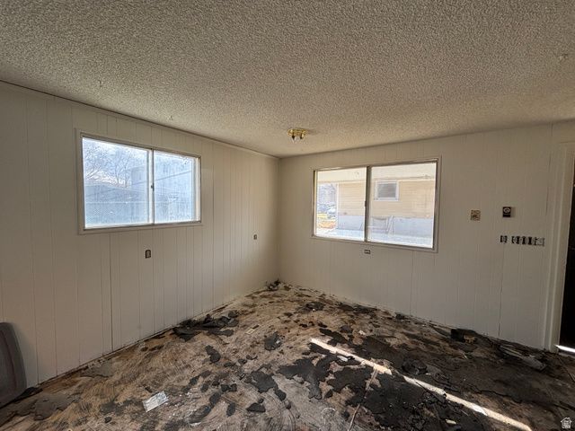 37 E CLARK ST, Grantsville, UT 84029