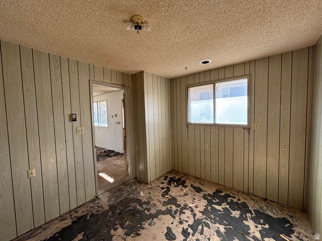 37 E CLARK ST, Grantsville, UT 84029