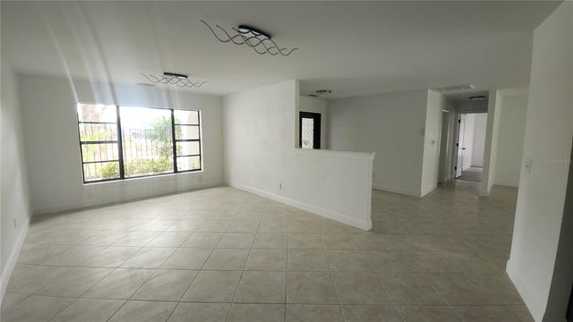 2001 COUNTRY CLUB COURT, Plant City, FL 33566