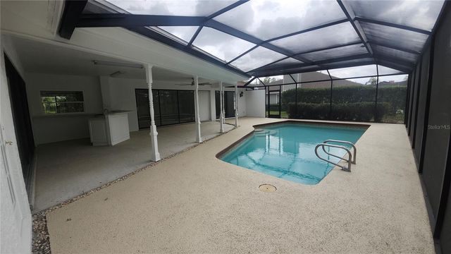 2001 COUNTRY CLUB COURT, Plant City, FL 33566