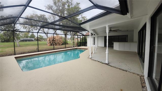 2001 COUNTRY CLUB COURT, Plant City, FL 33566