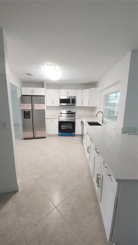 2001 COUNTRY CLUB COURT, Plant City, FL 33566