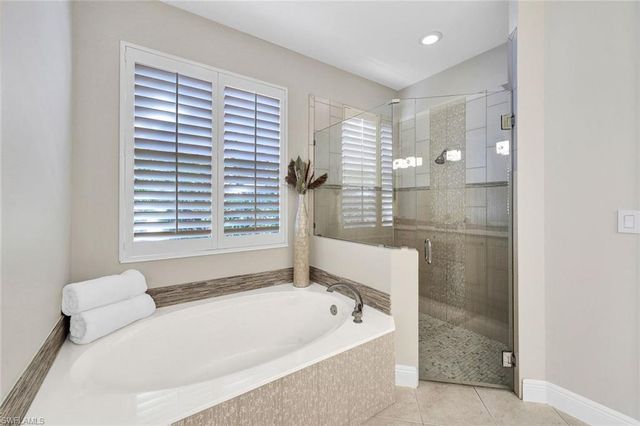 9008 CHERRY OAKS TRL, Naples, FL 34114