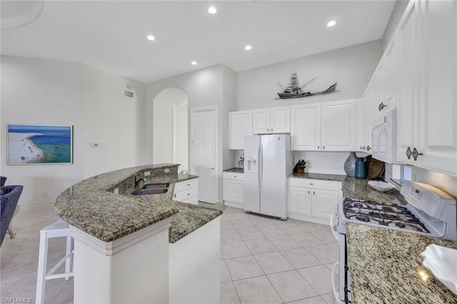 9008 CHERRY OAKS TRL, Naples, FL 34114