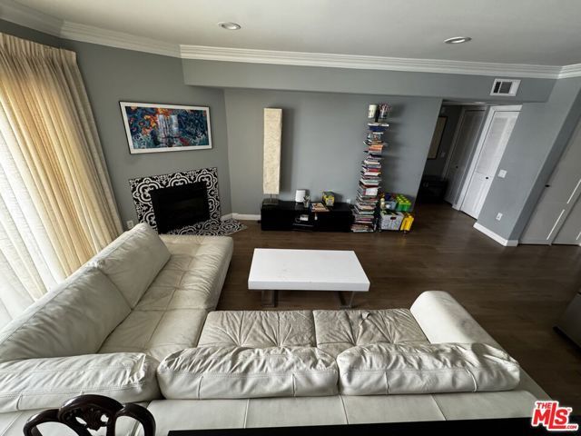 3855 Ingraham Street 301, Los Angeles, CA 90005