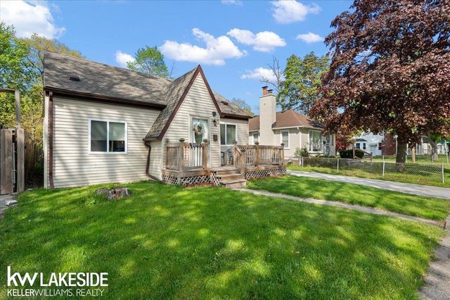 20511 Kenosha Street, Harper Woods, MI 48225