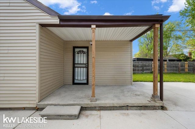 20511 Kenosha Street, Harper Woods, MI 48225