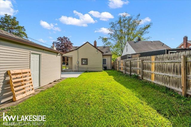 20511 Kenosha Street, Harper Woods, MI 48225
