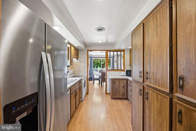 550 ROLLING HILLS RD, Solomons, MD 20688