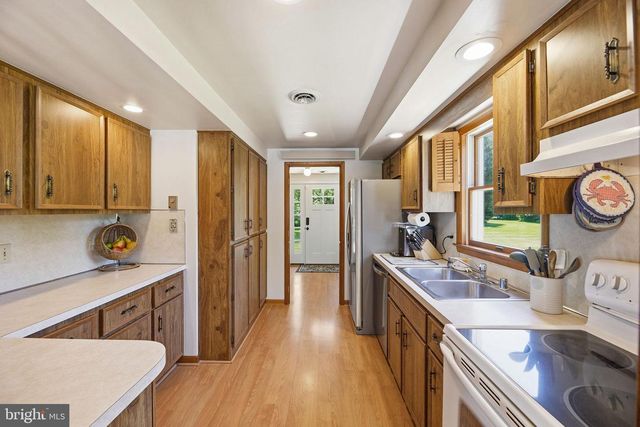 550 ROLLING HILLS RD, Solomons, MD 20688