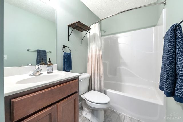 2386 Vista Lake Drive, Batavia Twp, OH 45103