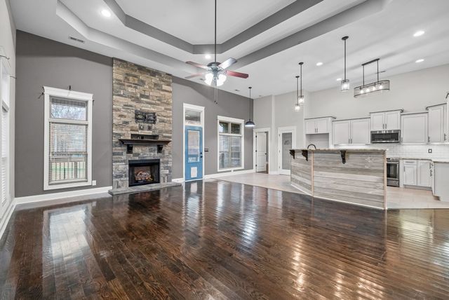 1161 Reda Dr, Clarksville, TN 37042