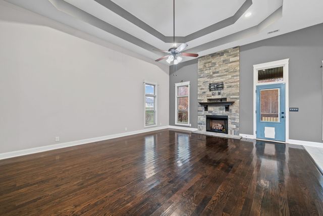 1161 Reda Dr, Clarksville, TN 37042