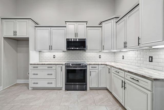1161 Reda Dr, Clarksville, TN 37042