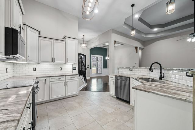 1161 Reda Dr, Clarksville, TN 37042