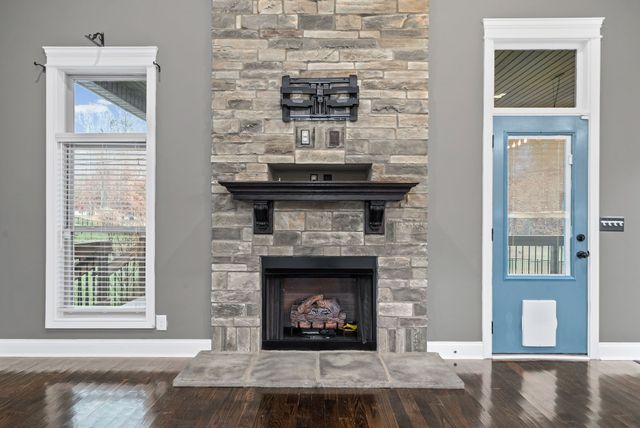 1161 Reda Dr, Clarksville, TN 37042