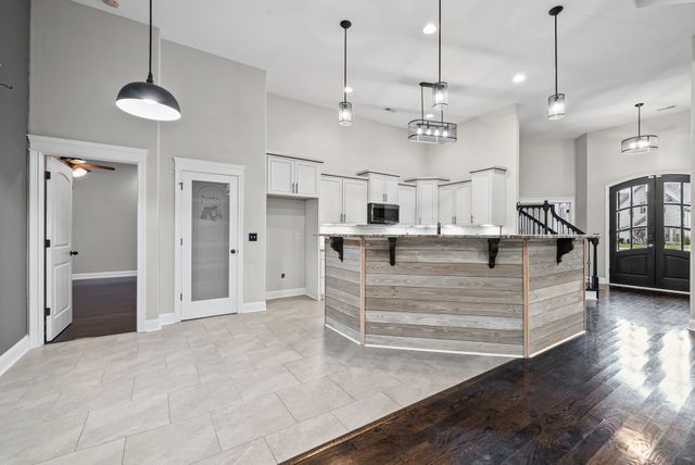 1161 Reda Dr, Clarksville, TN 37042