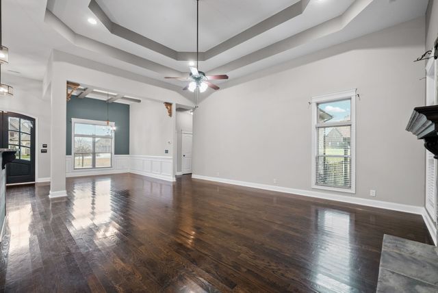1161 Reda Dr, Clarksville, TN 37042
